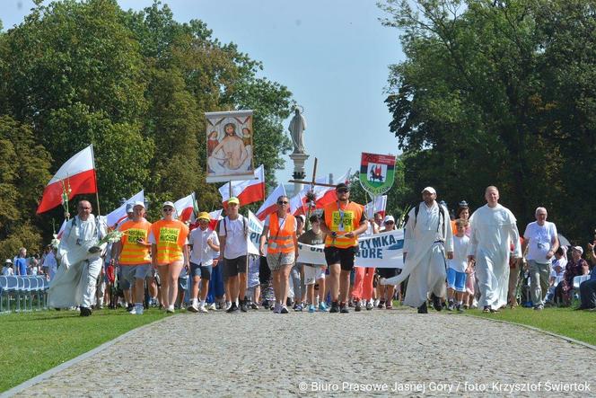 II szczyt pielgrzymkowy na Jasną Górę. Więcej pątników niż w zeszłym roku