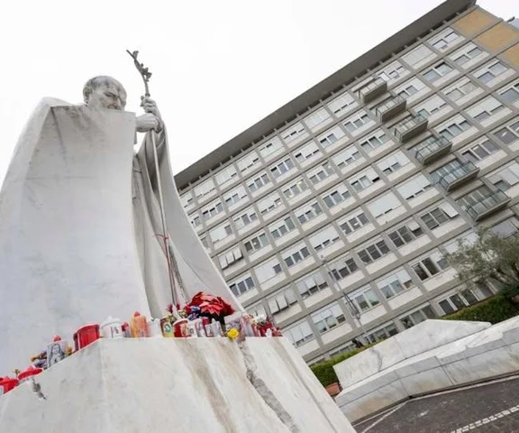 Jest nowy komunikat z Watykanu. Jak czuje się papież Franciszek?