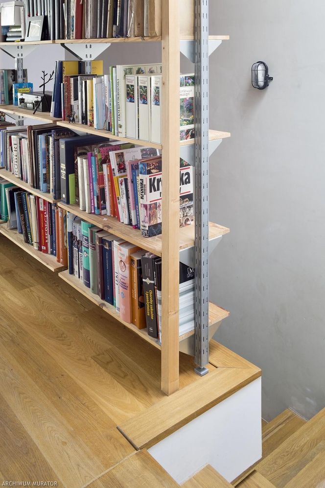 Książki w domu. Regał, półka, a może coś innego. Biblioteka z pomysłem