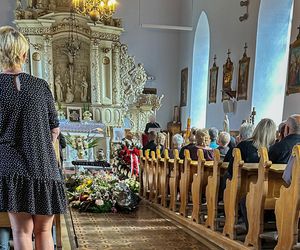 Ostatnia droga Ireny i Tadeusza. Cała wieś płakała na pogrzebie