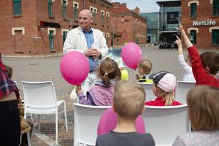Zaczytana Galeria Kazimierz: Wielka Zbiórka Książek i inspirująca... ławka!