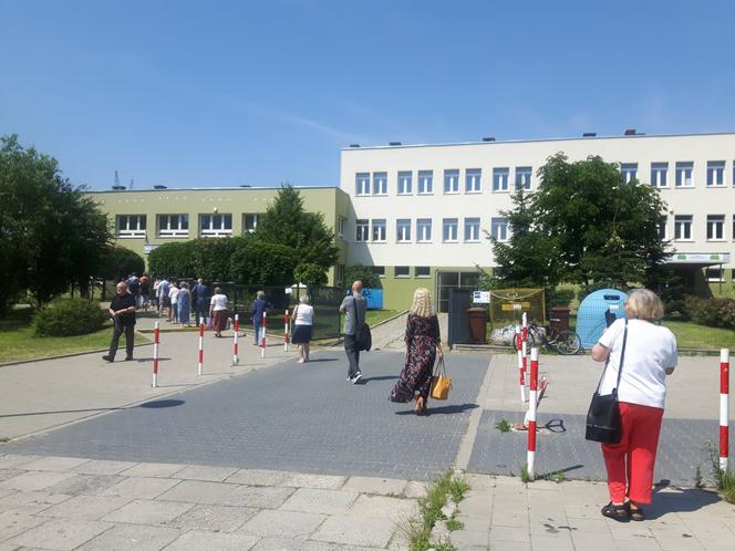 Gigantyczne kolejki przed lokalami wyborczymi w Łodzi!