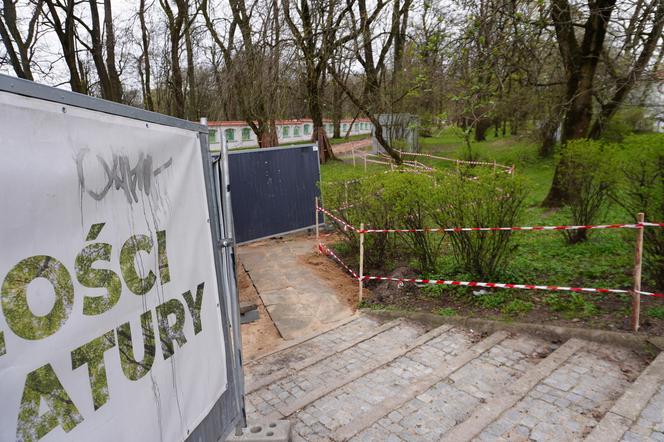 Remont parku Planty. Nie było dostępu do słynnej białostockiej toalety