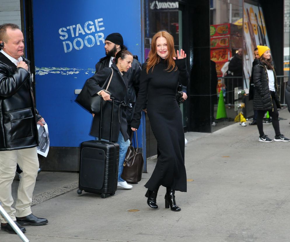 Paryski look Julianne Moore zachwycił wszystkich. To stylizacja idealna na zimowe imprezy!