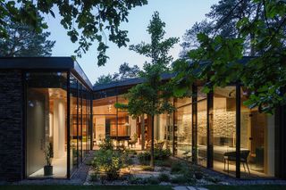 Dom podróżników w Konstancinie-Jeziornie: blisko siebie i natury. „Marzyli o stworzeniu miejsca, do którego będą mogli wracać”