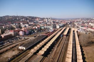 Przemycali 30 kg bursztynu pociągiem z Ukrainy. Zatrzymano maszynistów