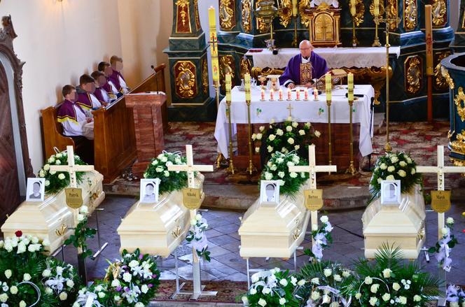 Tragiczny wypadek w Klamrach. Siedmioro nastolatków zginęło w nocy