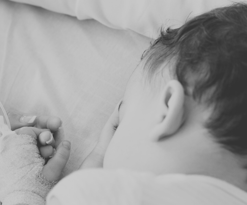 15-miesięczna dziewczynka zmarła po wypisie z SOR. Badało ją czterech lekarzy