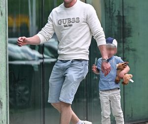 Filip Gurłacz na spacerze z żoną i synem. Nie zwalczył nałogu 