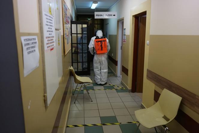 Terytorialsi zdezynfekowali budynek Starostwa Powiatowego w Braniewie
