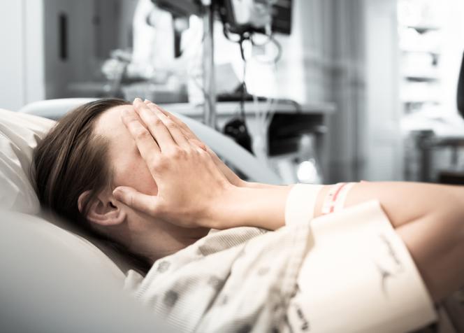 Myślała, że kaszel jest objawem COVID-19. Diagnoza zwaliła ją z nóg