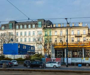 Budowa kamienicy przy Smolnej 23 w Warszawie