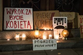 Pogrzeb praw kobiet. Protest po wyroku TK w Krakowie