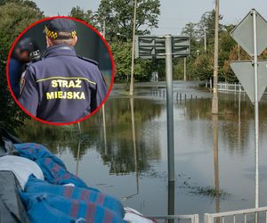 Mandat za ratowanie auta z powodzi? Straż miejska nie ma wątpliwości