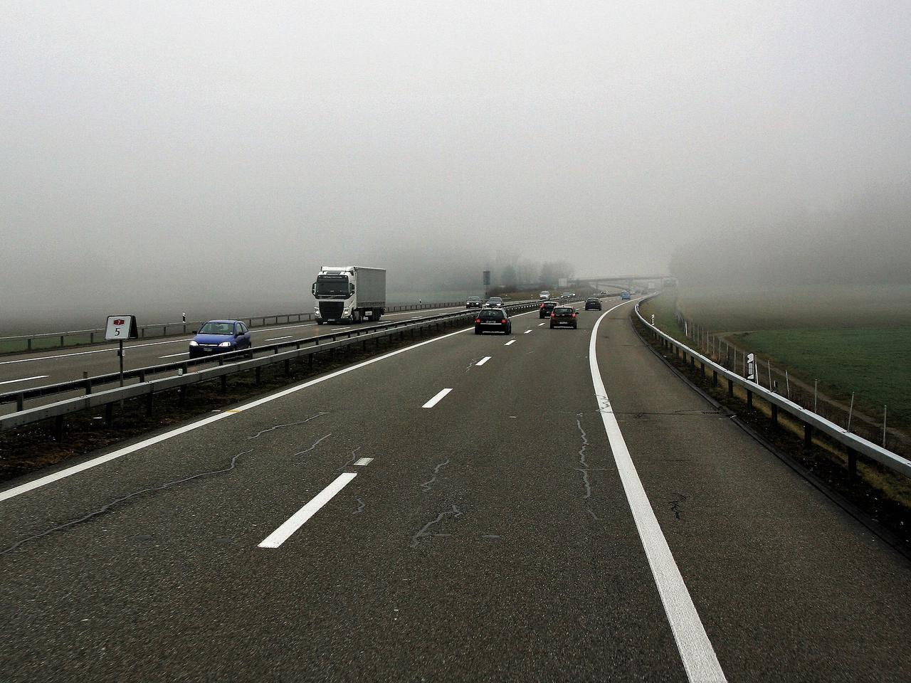 Dramatyczne sceny na A4. Mężczyzna zderzył się z ciężarówką. Po kolizji potrąciła go kolejna