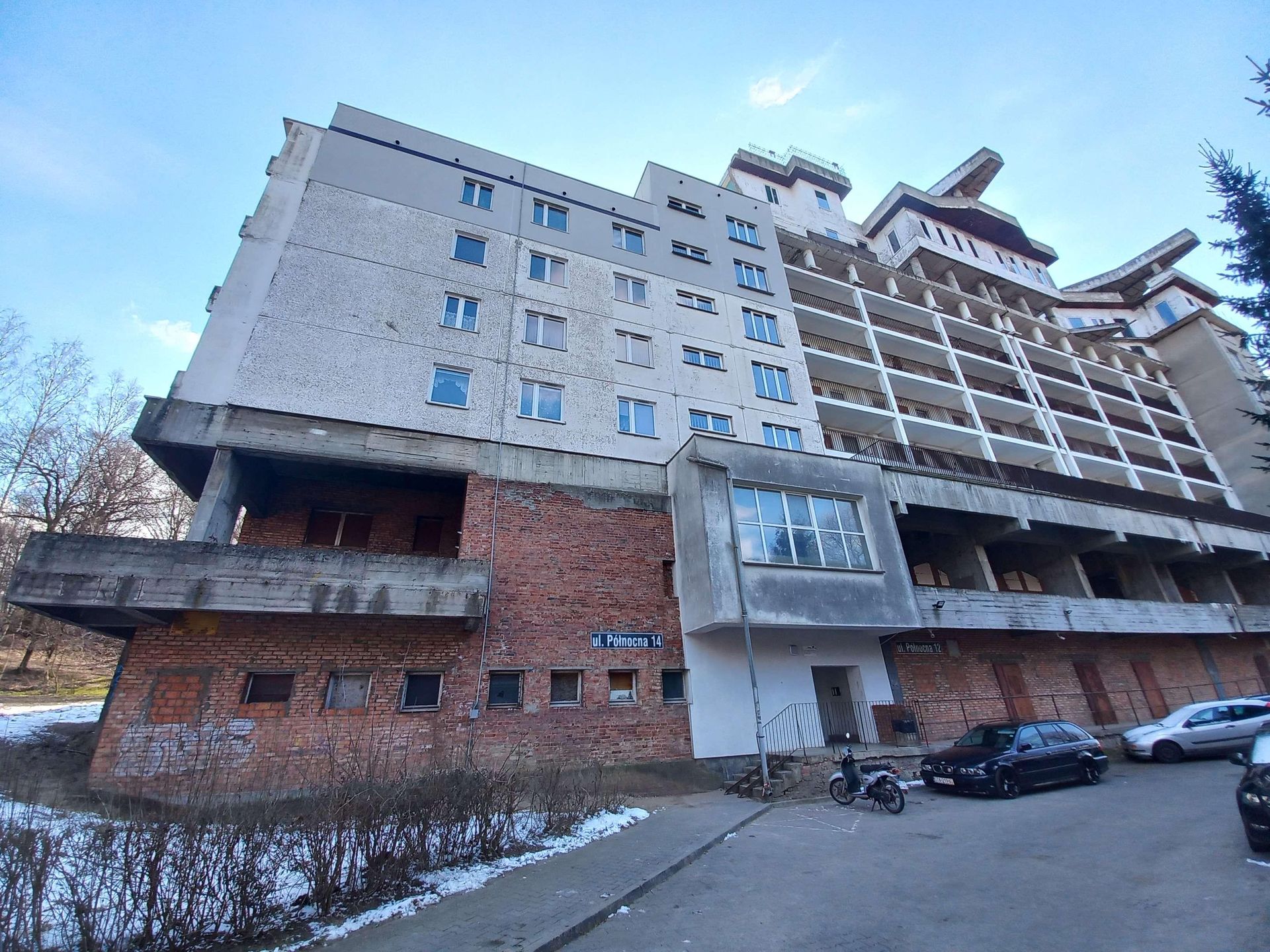 Rozbiórka słynnej willi na dachu bloku