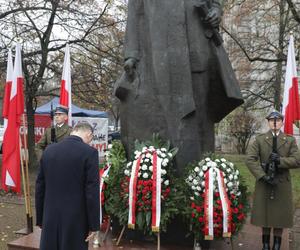 Andrzej Duda złożył wieńce przed pomnikami Ojców Niepodległości