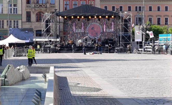 Gitarowy Rekord Świata 2024 we Wrocławiu rozpoczęty! Tak od samego rana wygląda teraz Rynek 