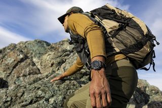 Garmin Instinct Crossover. Zegarek dla prezesa i komandosa [ZDJĘCIA]