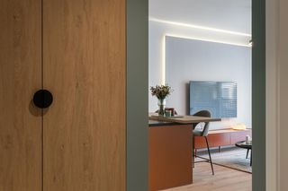 44-m mieszkanie w Gdańsku w kolorze beżu. pomarańczy, zieleni i akwamaryny