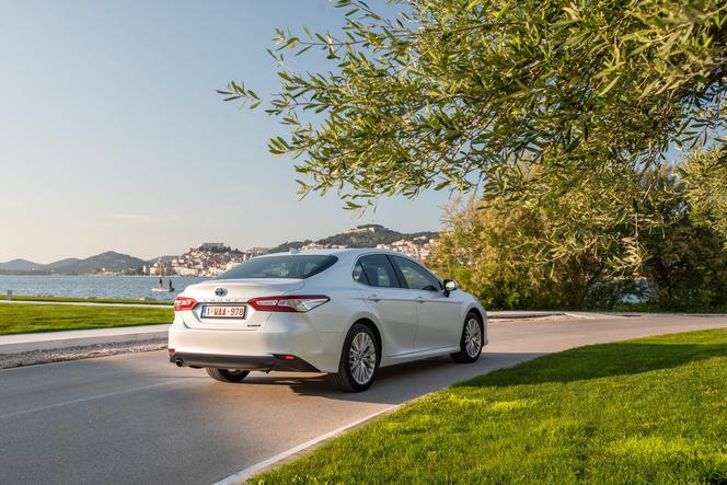 Toyota Camry 2.5 Hybrid Dynamic Force 218 KM e-CVT Executive