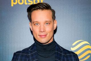 Michał Mikołajczak to serialowy Piotrek z Pierwszej miłości. Widzowie uwielbiają go też za rolę Żbika w Na Wspólnej. Aktor to prawdziwy przystojniak!