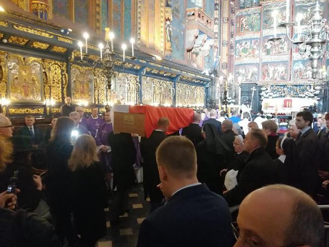 Ostatnie pożegnanie Wandy Półtawskiej. Kard. Dziwisz: "Księga jej życia została zamknięta"
