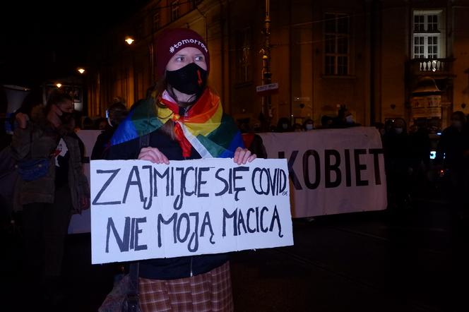 Tysiące osób protestowało w Krakowie po publikacji uzasadnienia wyroku w sprawie aborcji
