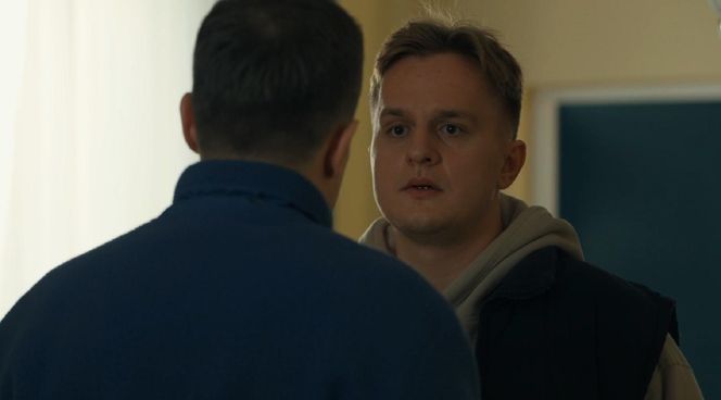 	Barwy szczęścia odc. 3185. Majak (Łukasz Borkowski),  młody Leszek Szymański (Maciej Czerklański)