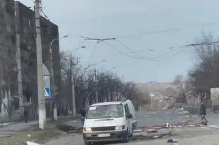Mercedes z rejestracją z Łódzkiego dojechał do Mariupola. Auto ostrzelane