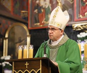 Bp Robert Chrząszcz: Człowiek, który dzieli się miłością – pomnaża ją