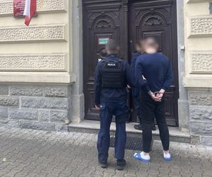 Brutalny atak na Krowodrzy. Policja zatrzymała czworo podejrzanych o pobicie z użyciem ostrego narzędzia