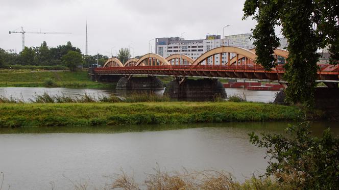 Alert dla Wrocławia. Mieszkańcy przygotowują się na podtopienia. Jaki jest stan rzek? Radar opadów 