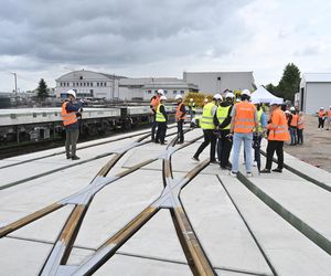 Kraków buduje Warszawie plac Zawiszy. Byliśmy w fabryce, gdzie powstanie 121 elementów wielkiej układanki