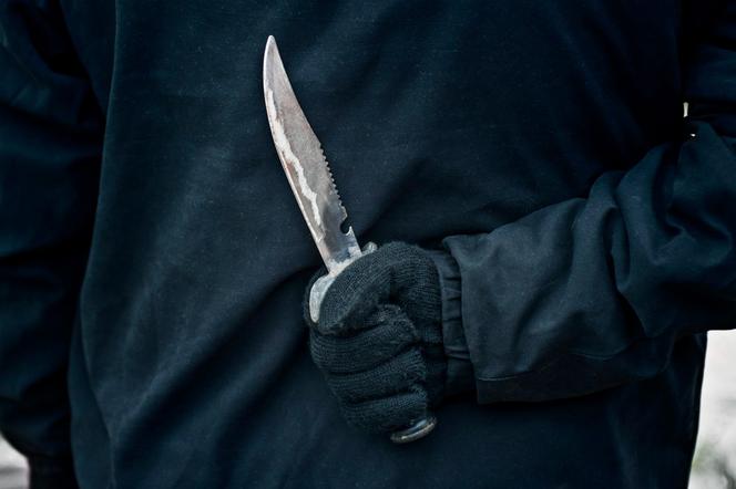 Domowa awantura w Nowej Hucie. Policjant otrzymał cios nożem