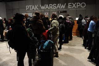 Uchodźcy w Warszawie to już 10 proc. mieszkańców stolicy. Śpią w hali targowej, na boisku i w biurowcu