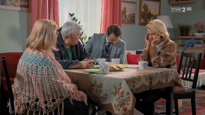 Barwy szczęścia, odc. 2457: Bożena (Marieta Żukowska) i Bruno (Lesław Żurek), Amelia (Stanisława Celińska), Tomasz (Kazimierz Mazur) 