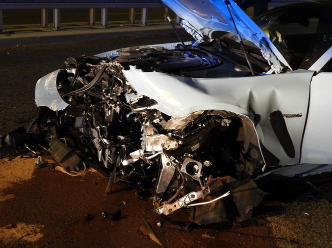 Sportowy mercedes warty 1,5 miliona roztrzaskany na moście Świętokrzyskim