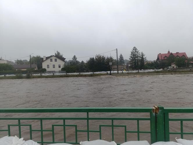 Alarm powodziowy w Głuchołazach. Ewakuacja mieszkańców