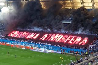 Kocioł na stadionie Lecha podczas meczu z Legią