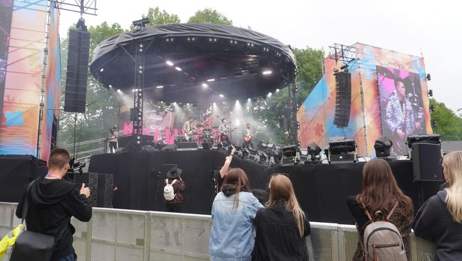 Kortowiada 2025. Koncerty na Plaży Kortowskiej przyciągnęły tłumy. Tak wyglądał drugi dzień imprezy!