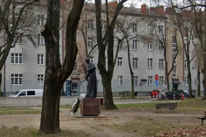 Awantura o pomnik założyciela KUL. Statua zniknęła w czwartek z lubelskiego skweru