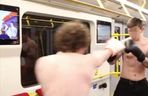 Nielegalna walka w metrze w Warszawie. Szokujące sceny w pociągu! 
