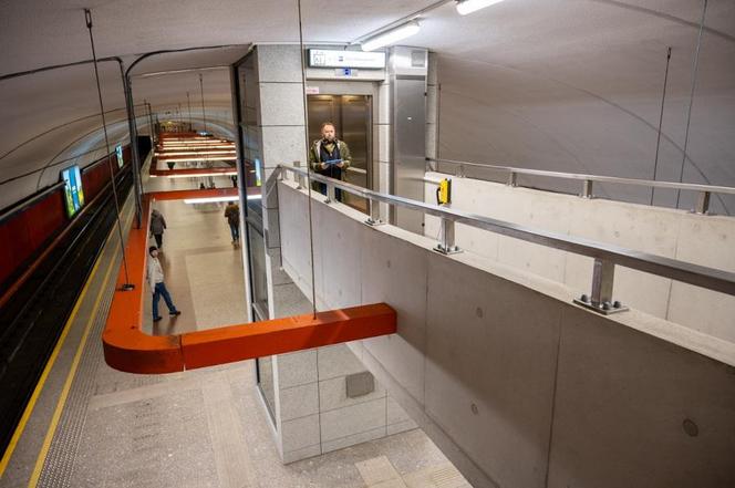 Metro w Warszawie - nowe windy
