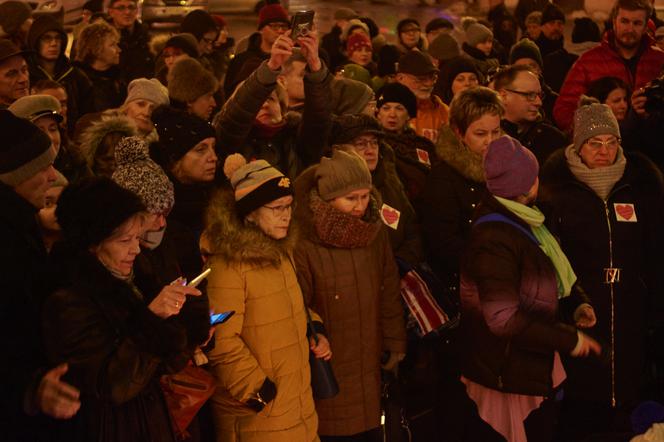 „Największe serce świata” także w Lublinie. Kilkaset osób przed ratuszem