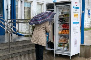 Nie wyrzucaj jedzenia po świętach. Zanieś do lodówki społecznej lub jadłodzielni