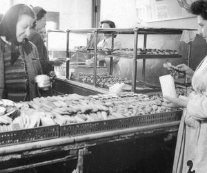 QUIZ PRL. Jajko kontra mazurek. Sprawdź, jak dobrze znasz wielkanocne menu z PRL-u?