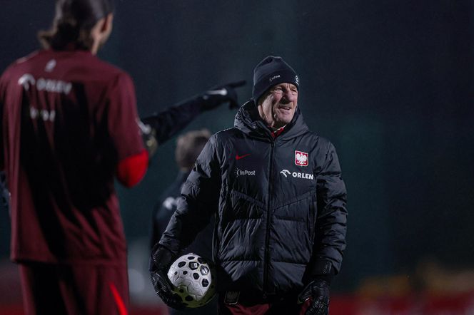 Robert Lewandowski i inni kadrowicze na treningu reprezentacji Polski