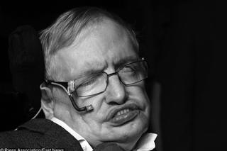 Nie żyje Stephen Hawking. Na swoim geniuszu zbił fortunę [ZDJĘCIA]