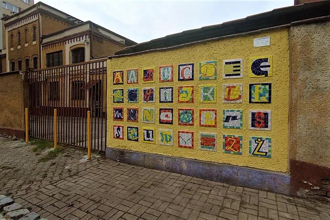 Mozaika "Alfabet Śródmieścia" w Szczecinie